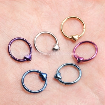 Nosa prsten srcolikog oblika od titanijske legure, anodiziran, unisex, za piercing