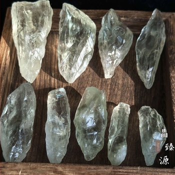 Kristalni grubozrnati kamen – ručno kovani, kineski stil, u PP vrećici