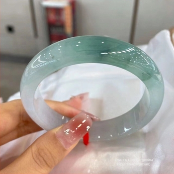 Narukvica od nefrita sa zlatnom ugradnjom | nefrit tip Ice | ručna izrada | podrijetlo Yiwu | ljeto 2023