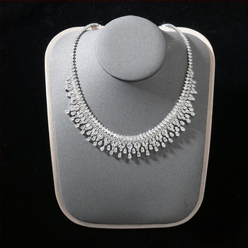 Komplet nakita s cirkonijem, elektroplatiranje – uključuje naušnice, ogrlicu i ručni dodatak, privjesak od cirkonija, lanac u obliku slova O