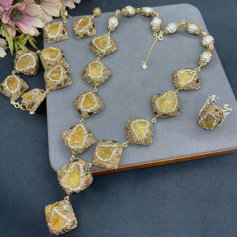 Originalni dizajn četiri dijelni set nakita: metalni lanac s ogrlicom na zmijskom lancu, pravokutni privjesak od ahata i odgovarajući naušnice