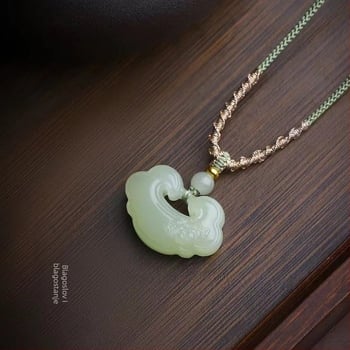 Privjesak od afganskog jadeita, privjesak u obliku srca s lotos motivom, Novi kineski stil, Graviranje i poliranje, VS čistoća