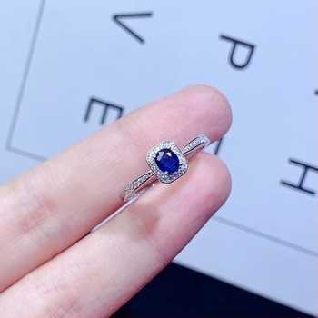 Prsten od srebra 925 sa safirom – vanjski četvrtasti oblik, unutarnji okrugli; safir kamen; elektroplating završetak; ženski casual nakit