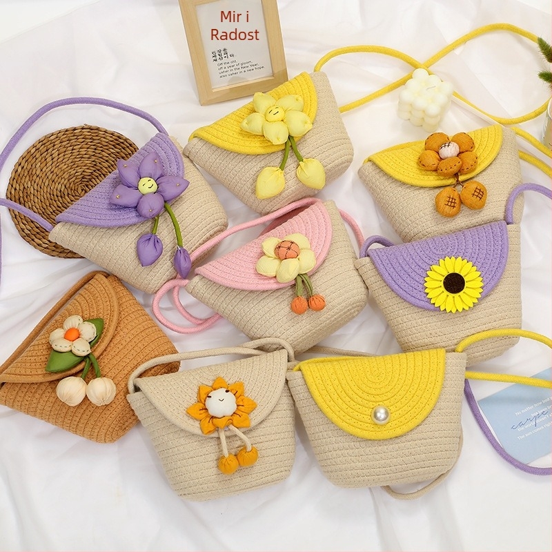Pamukova pletena crossbody torbica s poklopcem, horizontalni kvadratni oblik, pamukom obložena podstava