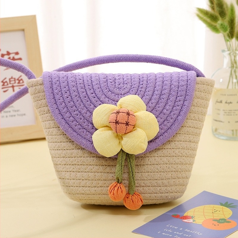 Pamukova pletena crossbody torbica s poklopcem, horizontalni kvadratni oblik, pamukom obložena podstava