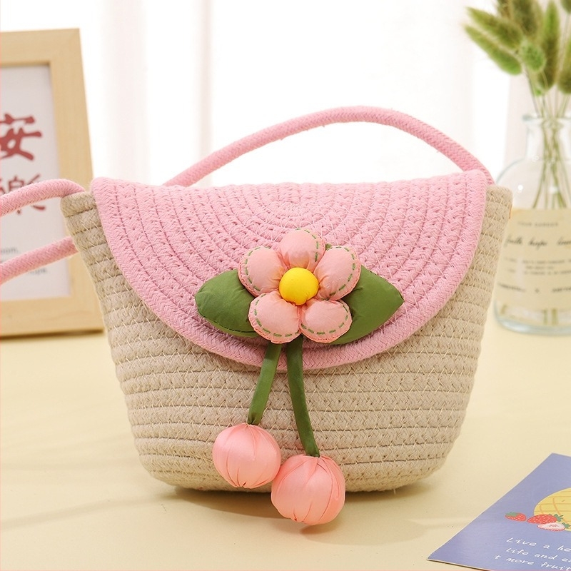 Pamukova pletena crossbody torbica s poklopcem, horizontalni kvadratni oblik, pamukom obložena podstava
