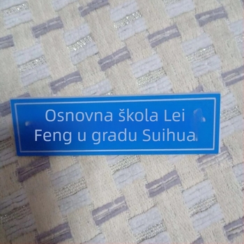 Platnena izvezena broš s karikaturnim stilom, osvježavajuće i slatko, dvostruka uporaba