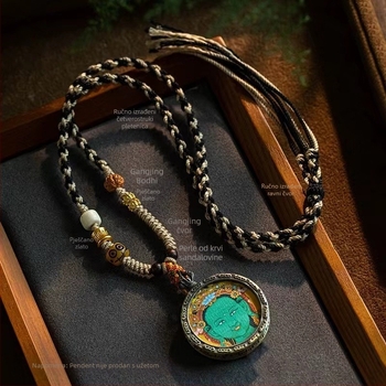 Ogrlica – ručno pleteni privjesak od legure na običnoj lančanoj ogrlici, tibetanski etnički Thangka stil