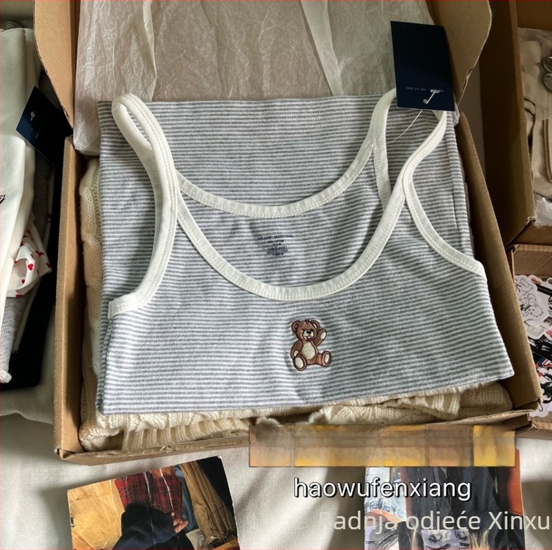Pamukasti top s izvezenom medvjedom, prugasti uzorak, okrugli izrez, slim-fit