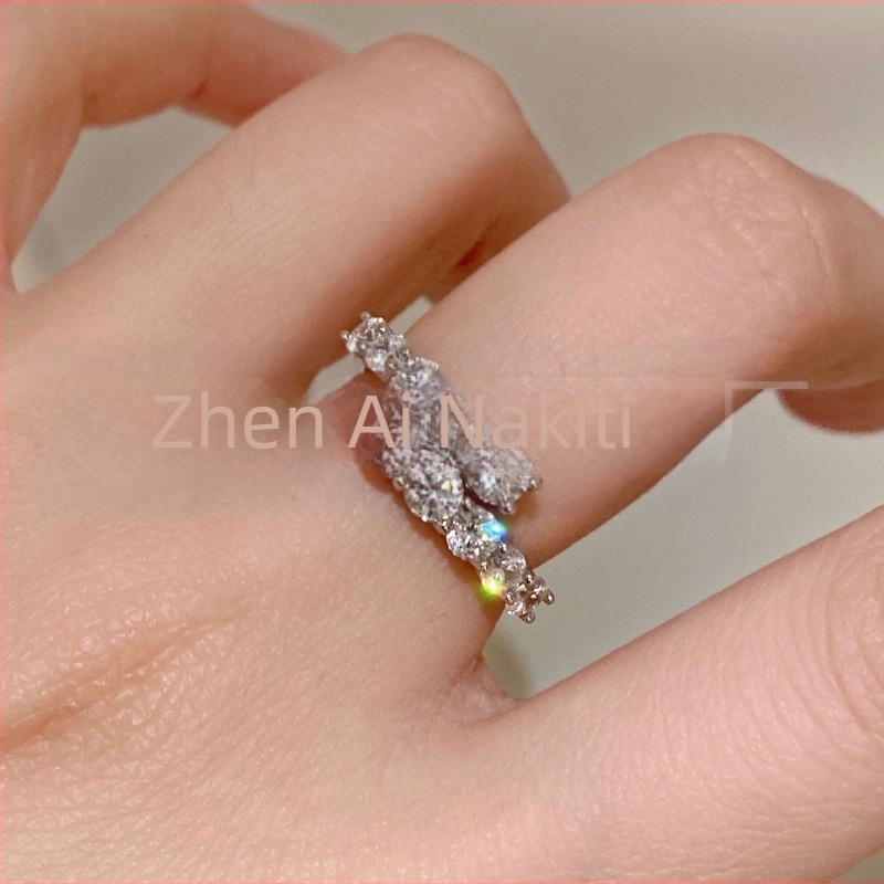 Prsten od srebra 925 • Dvostruki sloj otvorenog dizajna • Okrugli sintetički dijamanti • Geometrijski oblik • Lagan luksuz za žene