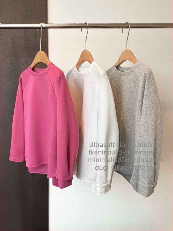 Ženski sweatshirt-pulover s dugim raglan rukavima, okrugli izrez, duljina 50–65 cm