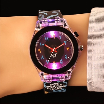 Dječji kvarcni sat s analognim prikazom, silikonskim kućištem i remenom, kružnim brojčanikom