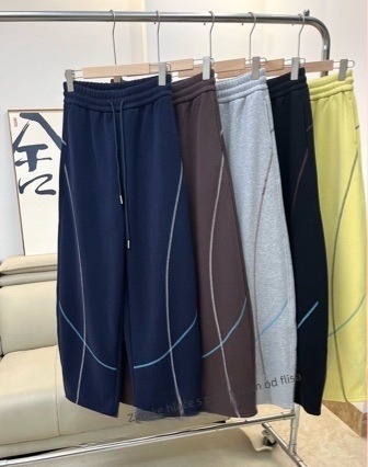 Ženske zimske pantalone opuštenog kroja, visokim strukom, fleece podstava, debele, jedne boje, sa zakrivljenim šavovima