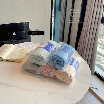 Dvostrani posteljina za madrac: jedna strana Ice Silk, druga Deer Velvet; može se prati u stroju za pranje