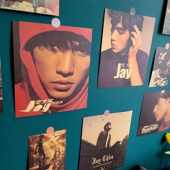 Retro inspirirane zidne naljepnice za dnevni boravak ili spavaću sobu – Jay Chou i Mayday, uzorak 69850, 2 komada, naljepnice otporne na ulje, univerzalni stil