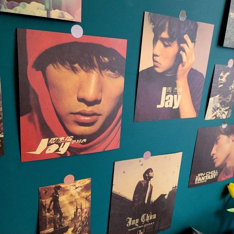 Retro inspirirane zidne naljepnice za dnevni boravak ili spavaću sobu – Jay Chou i Mayday, uzorak 69850, 2 komada, naljepnice otporne na ulje, univerzalni stil