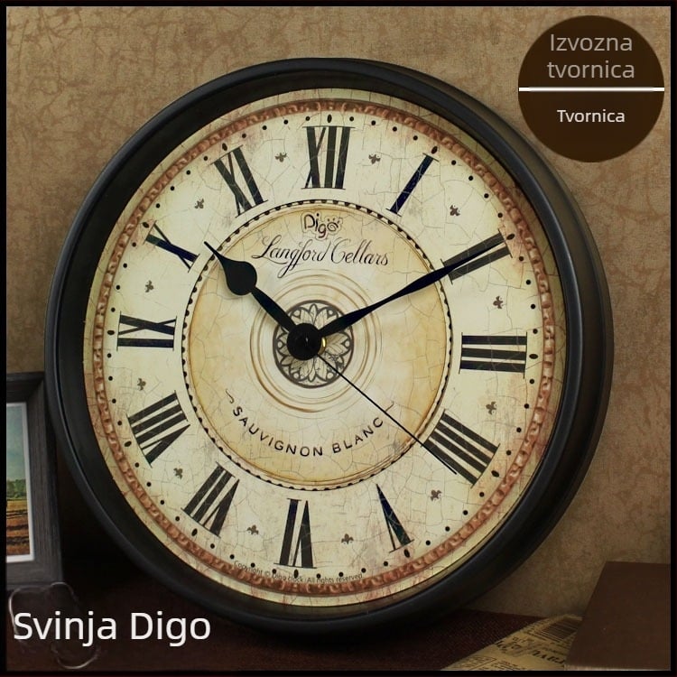 Zidni sat s glatkim hodom sekunde, napajanje baterijama, metalni brojčanik i kućište, ispisani logotip (licencirani privatni label), jednostrana konstrukcija, pogodan za dnevni boravak, spavaću sobu i ured