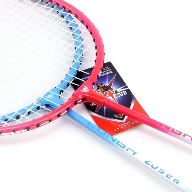 Set dvije rakete za badminton – okvir od ferroalijata, najlonske navoje, težina 75–79 g, srednja tvrdoća, direktan udarac