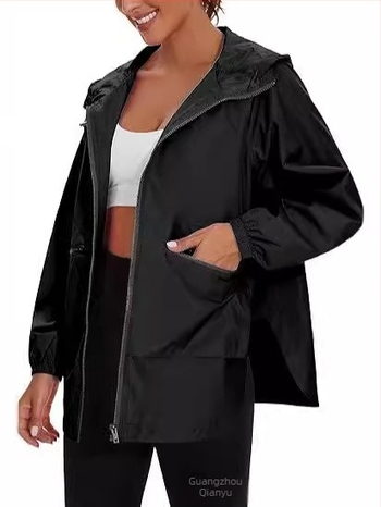 Ženska jakna s kapuljačom i zipom, dizajn kolage, mješavina poliestera i pamuka (80-90% poliestera, <30% pamuka), dugi rukavi, srednja duljina, srednja debljina, jesen 2024