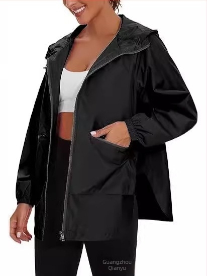 Ženska jakna s kapuljačom i zipom, dizajn kolage, mješavina poliestera i pamuka (80-90% poliestera, <30% pamuka), dugi rukavi, srednja duljina, srednja debljina, jesen 2024