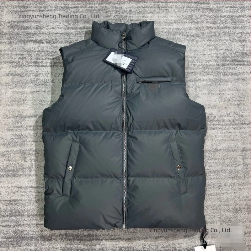 Pamučna vest, uski kroj, stojeći ovratnik, zip, više džepova