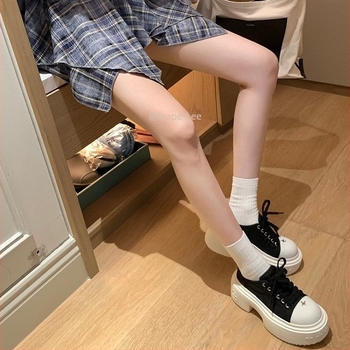 Ženske platnene tenisice s ovčjim krznom iznutra, gumeni potplat, vezivanje, srednja visina gornjeg dijela 3–7 cm, jesenski casual stil