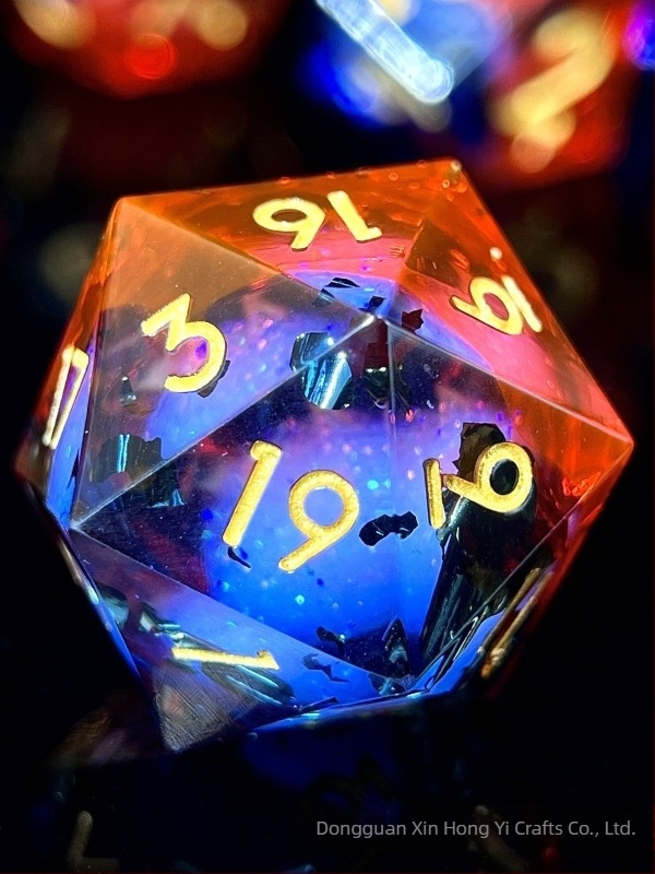 Kocke od smole s dvobojnom folijom crveno-plave boje i tekućim jezgrom, za D&D/TRPG, set s više lica