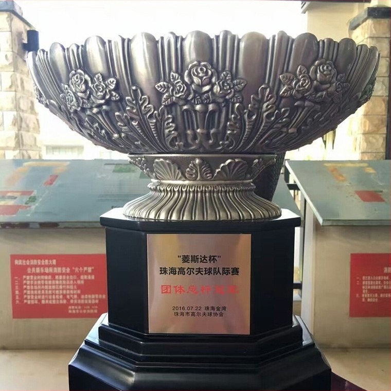 Golf trofeja od cinkove legure, geometrijski modern dizajn, prilagodljiv logotip, memorijalni trofej za profesionalnu ligu