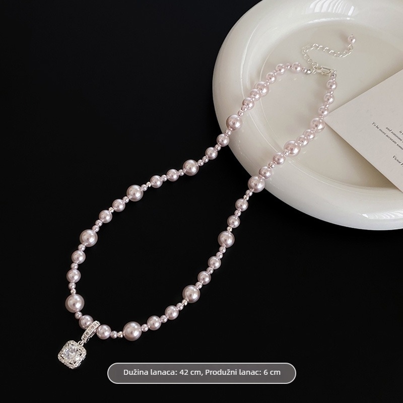 Ogrlica Manta Rose Pearl – geometrijski bakreni privjesak, perljani lanac, umjetnički kristal s dijamantima