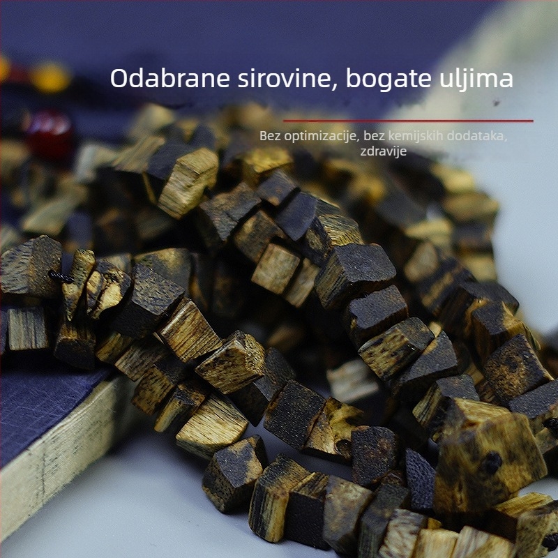 Prirodni privjesak od agarwooda za automobil s fragmentima za pročišćavanje zraka i uklanjanje mirisa