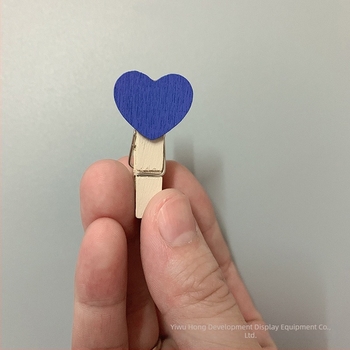 Drveni klip za ljubav – model Love Clip; Materijal: Drvo; Pakiranje: Tkano vrećica; Marka: Other; Uvoz: Ne