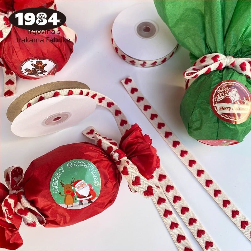 Mašna od vrpce sa srcem za DIY pakiranje poklona i dekoraciju