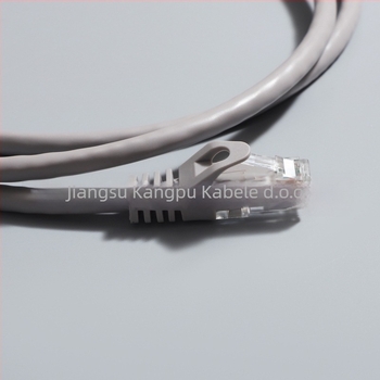 Cat5e UTP Ethernet kabel s nezaštićenim uvijenim parom (Brend: CommScope Cable; Model: KP-UC5e; Upotreba: mrežni jumper za računalo)