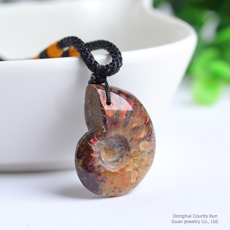 Viseći privjesak od sirovog kristala – motiv puža-krizantema, uzorak minerala, marka Runguan Jewelry, moderni minimalistički stil
