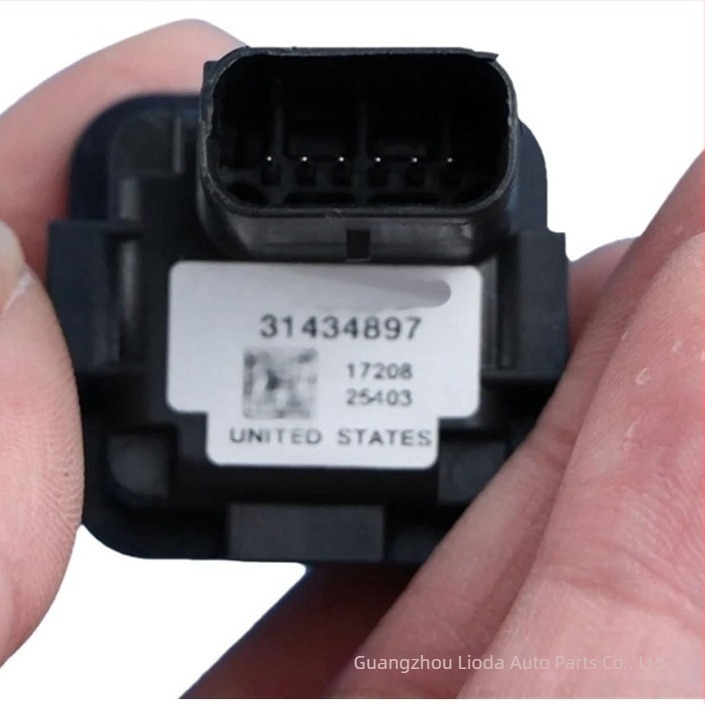 Zadnja kamera Volvo S60/XC60/XC90, modeli 31434563 i 31434897, napajanje 12V, kut gledanja 170°, rezolucija 480x600, plastično kućište.