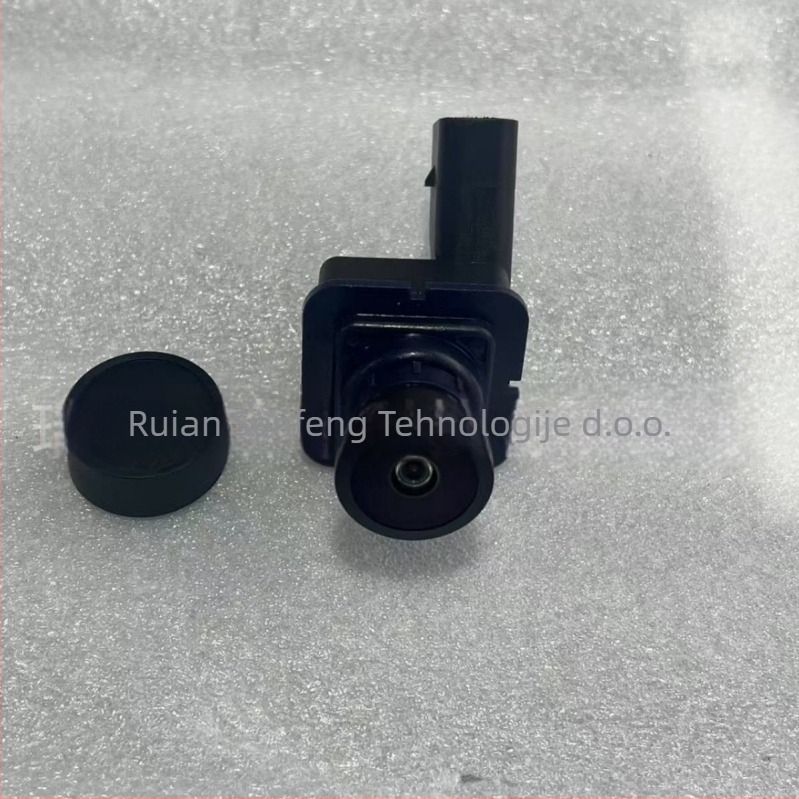 Zadnja kamera za Ford Focus (2015–2018) – 1920x1080, 180° kut gledanja, NTSC, 12V, ABS kućište (Modeli F1ET-19G490-AC / F1EZ-19G490-A)