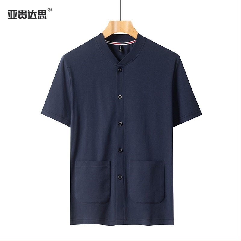 Pamukasta kratkih rukava majica za muškarce srednje dobi, bijela, prozračna ljetna odjeća, s džepom i stojećim ovratnikom.