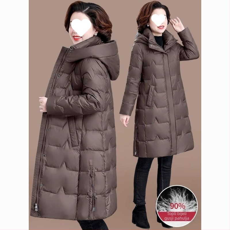 Ženska zimska jakna s perjem, A-kroj sa stojećim ovratnikom; punjenje od bijelog patčjeg perja; sadržaj perja 51–55%/81–85%; srednja gustoća; poliester tkanina