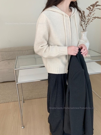 Wise Cashmere Kardigan s kapuljom i zipom – debela vuna, širok kroj, dugi rukavi