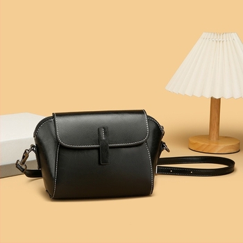 Ženska torbica od prave kože, crossbody, mali kvadratni oblik, završna obrada uljnog voska, zatvarač, poliester podstava