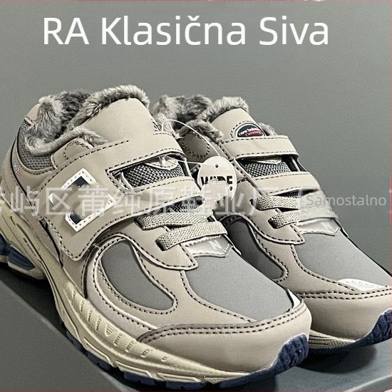Dječje tenisice za trčanje s flis podstavom; Velcro kopčanje; gornji dio: velur + sintetička koža + tkanina; potplat: guma + EVA + PU; lagane, otporne na klizanje i habanje.