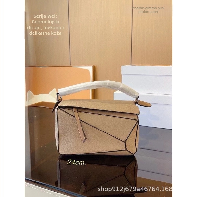 Torba Luojia od prave kože — crossbody, vertikalno kvadratni oblik, zatvaranje na zip, torbica od teleće kože, unutarnje pretince: zip pretinac, pretinac za mobitel, pretinac za prijenosno računalo