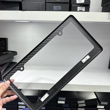 Okvir za registarsku tablicu od karbonskih vlakana, univerzalni model, štiti tablicu, prilagodljiva obrada