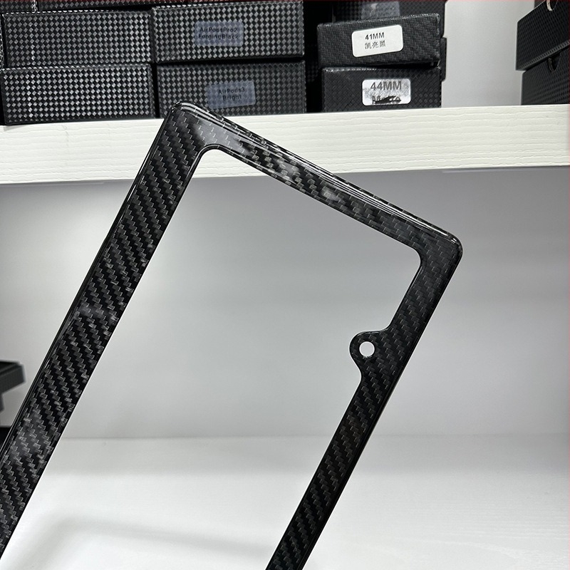 Okvir za registarsku tablicu od karbonskih vlakana, univerzalni model, štiti tablicu, prilagodljiva obrada