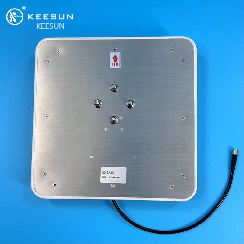 Usmjerena UHF plošna antena, linearno polarizirana, vanjska (470–510 MHz, 3–15 dBi, 50 Ω, SWR ≤ 1.92, 20 V)