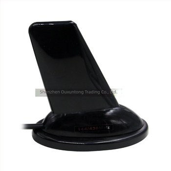 Automobilska antena za radio-stanicu s dizajnom ajkine peraje; dvopojasna 136-174/400-480 MHz, dobitak 3.5, impedance 50 Ω, SWR ≤ 2