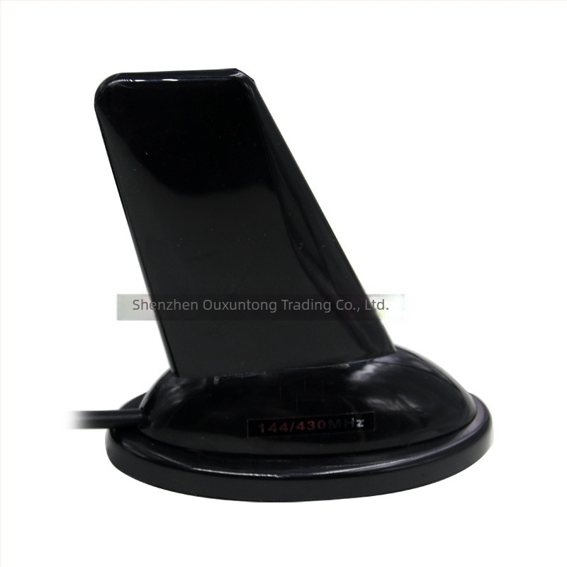 Automobilska antena za radio-stanicu s dizajnom ajkine peraje; dvopojasna 136-174/400-480 MHz, dobitak 3.5, impedance 50 Ω, SWR ≤ 2