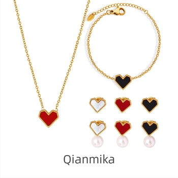 Set nakita: ogrlica, narukvica i naušnice; titan čelik; staklene perle u obliku srca; lanac tipa O; ženski minimalistički stil