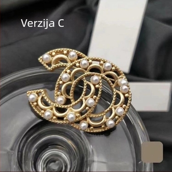 Broš s perlama — dizajn, slova, retro; Materijal: legura; Modeliranje: slova; Obrada: ugradnja perli; Funkcija: dekoracija