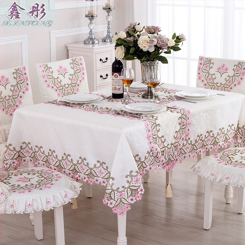 Poliesterska stolnjica, pravokutnog oblika, cvjetni uzorak, otporna na prašinu i dekorativna, svježi i prozračan stil